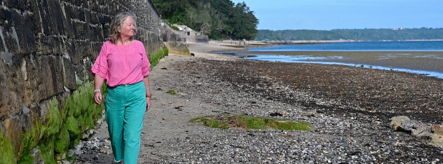 Isle of Wight losal Jules is able to enjoy walking along her local beach again